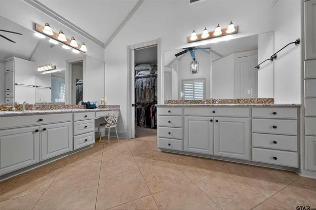 $1,395,000 | 14052 Pine Overlook Drive, Flint, TX 75762