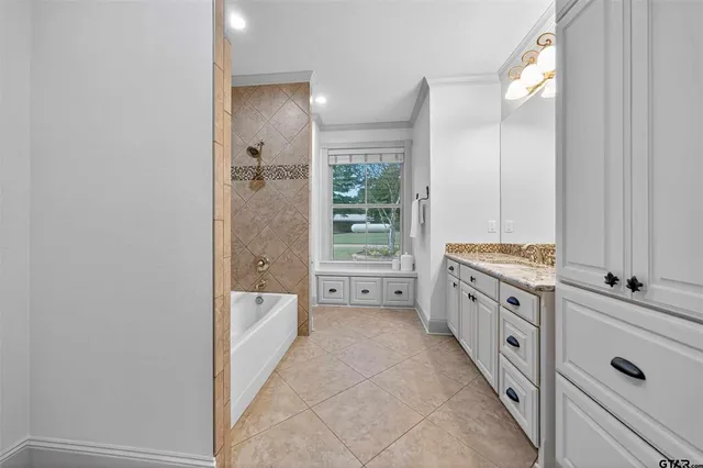 $1,395,000 | 14052 Pine Overlook Drive, Flint, TX 75762