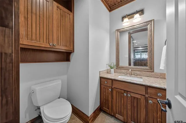 $1,395,000 | 14052 Pine Overlook Drive, Flint, TX 75762