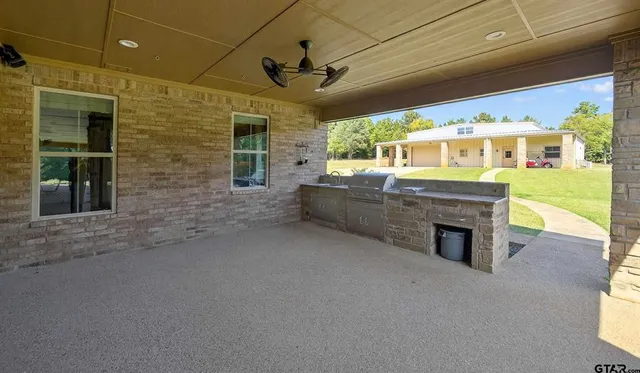 $1,395,000 | 14052 Pine Overlook Drive, Flint, TX 75762