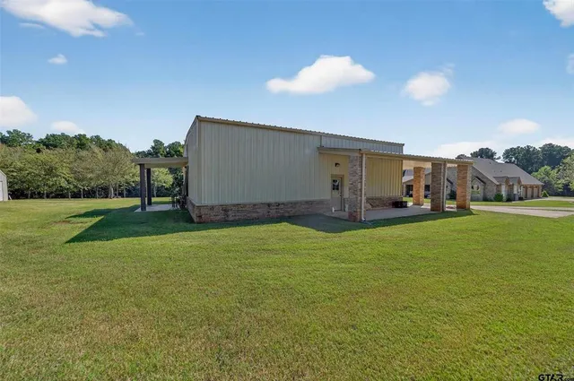 $1,395,000 | 14052 Pine Overlook Drive, Flint, TX 75762