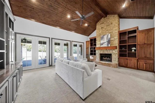 $1,395,000 | 14052 Pine Overlook Drive, Flint, TX 75762