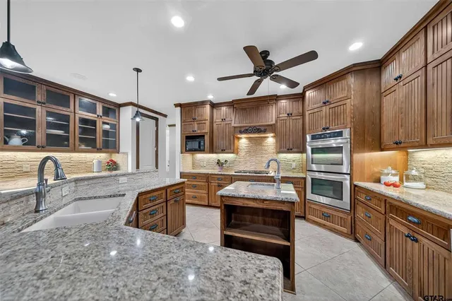 $1,395,000 | 14052 Pine Overlook Drive, Flint, TX 75762