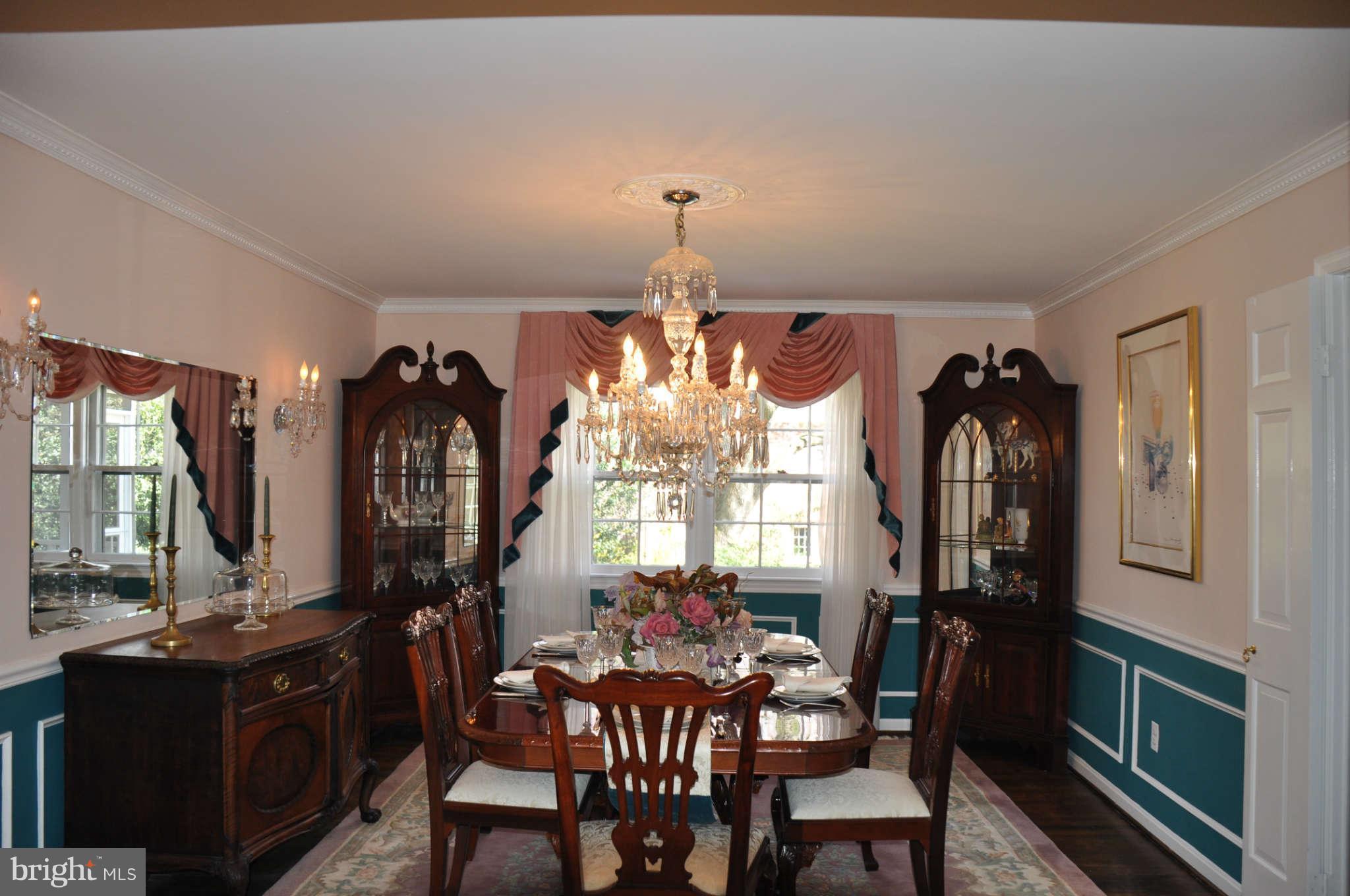1205 Colonial Road McLean, VA 22101 - Photo 3 of 20 Dining Room