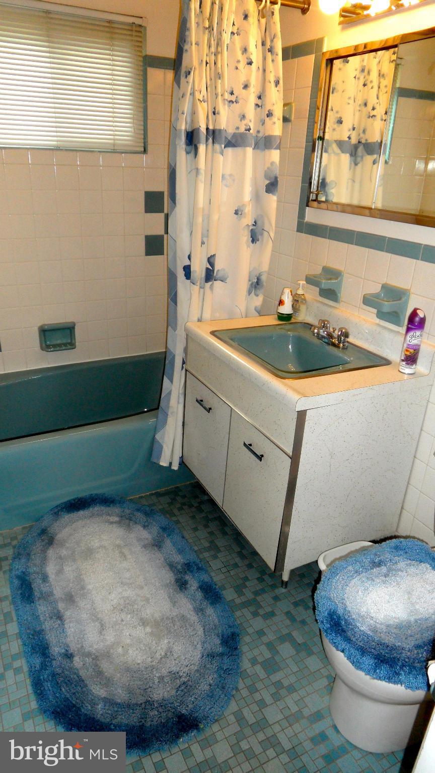 809 Hopewood Road Baltimore, MD 21208 - Photo 15 of 25 Bath
