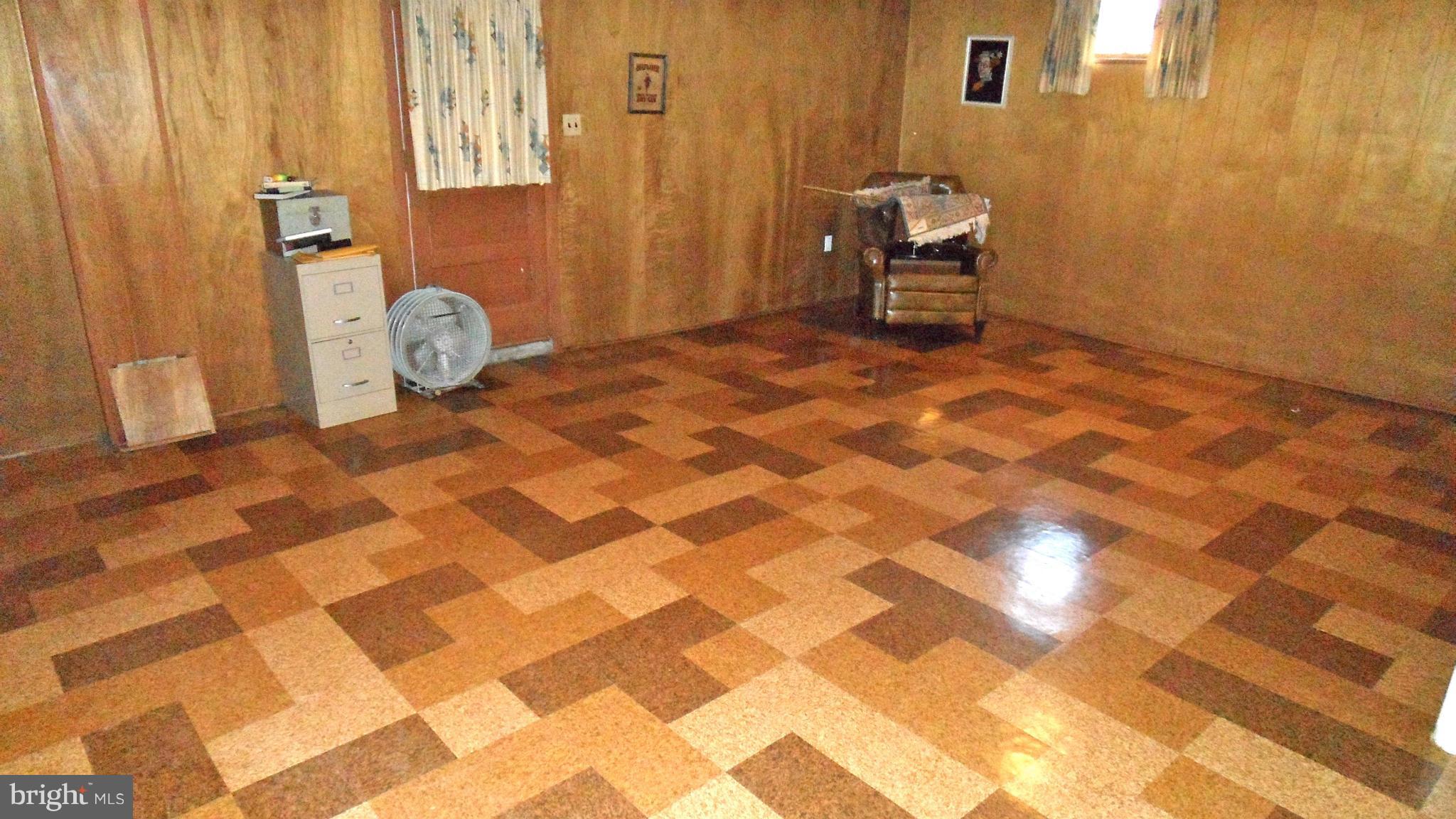 809 Hopewood Road Baltimore, MD 21208 - Photo 17 of 25 Family Room