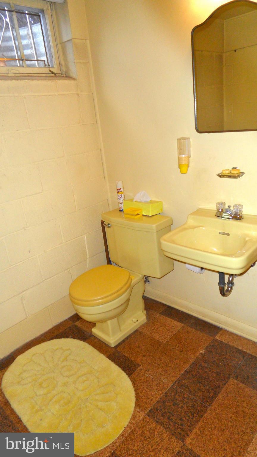 809 Hopewood Road Baltimore, MD 21208 - Photo 18 of 25 Bath