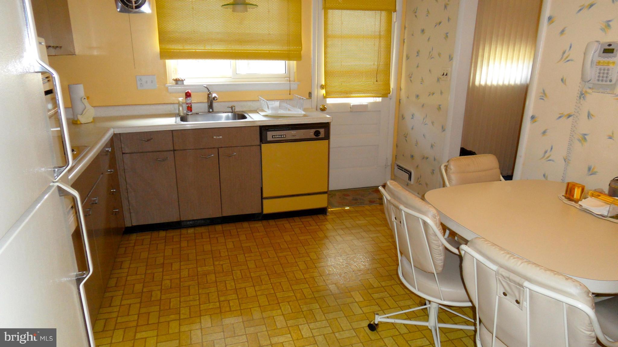 809 Hopewood Road Baltimore, MD 21208 - Photo 6 of 25 Kitchen