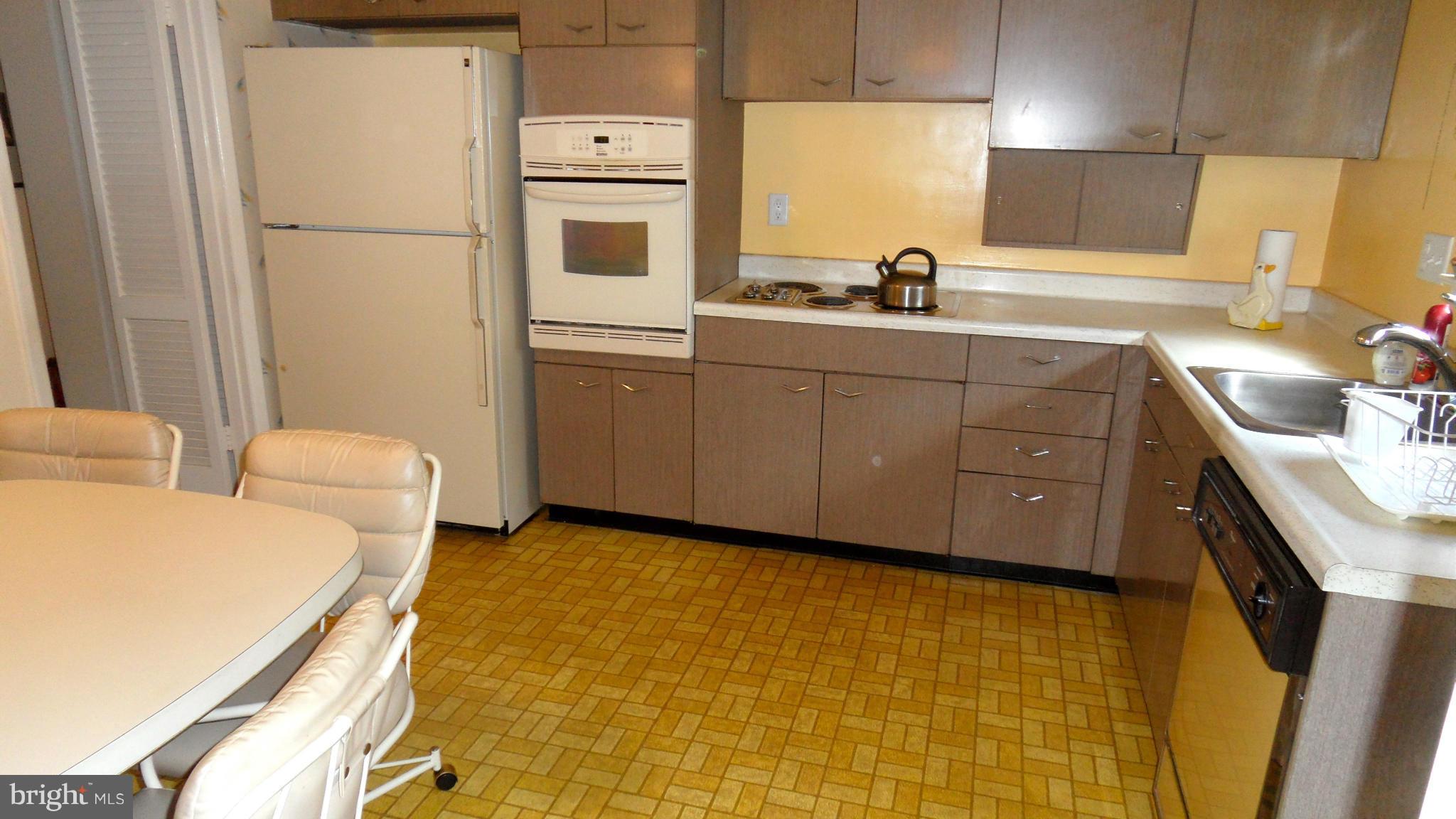 809 Hopewood Road Baltimore, MD 21208 - Photo 7 of 25 Kitchen