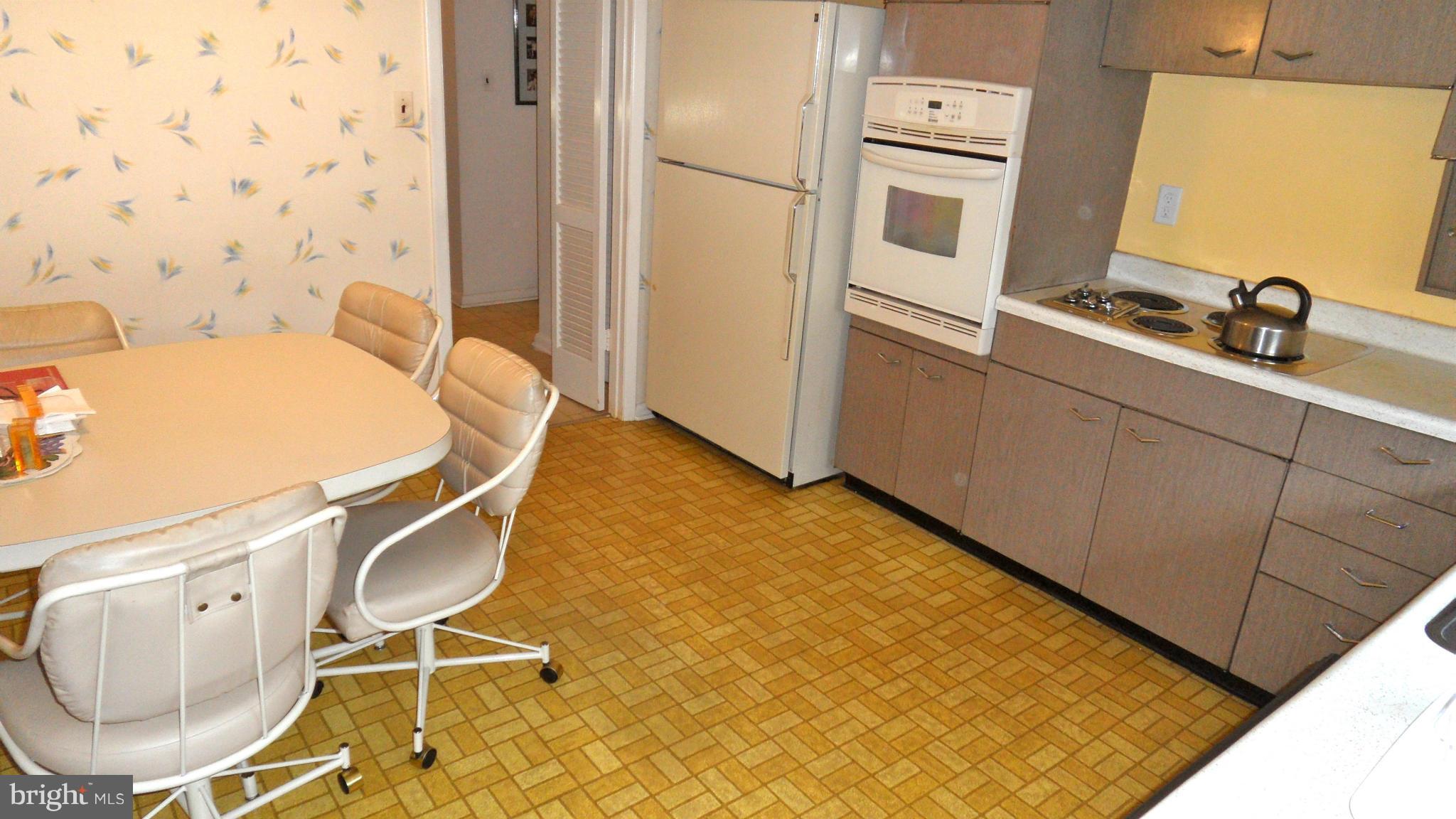 809 Hopewood Road Baltimore, MD 21208 - Photo 8 of 25 Kitchen