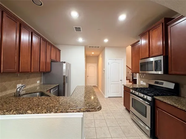 $2,300 | 802 Apple Hill Drive, Allen, TX 75013