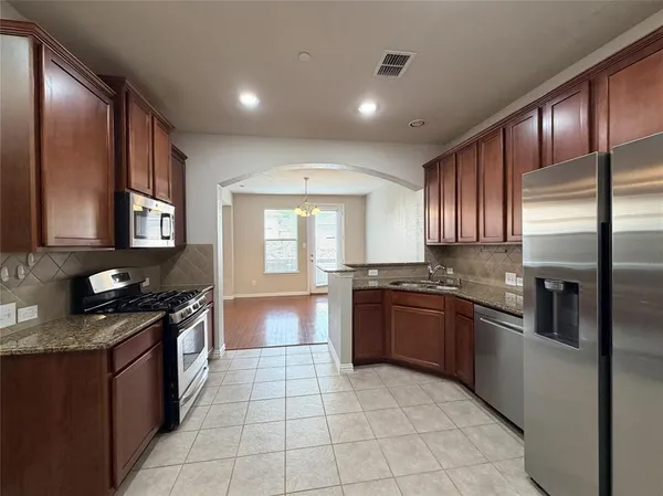 $2,300 | 802 Apple Hill Drive, Allen, TX 75013