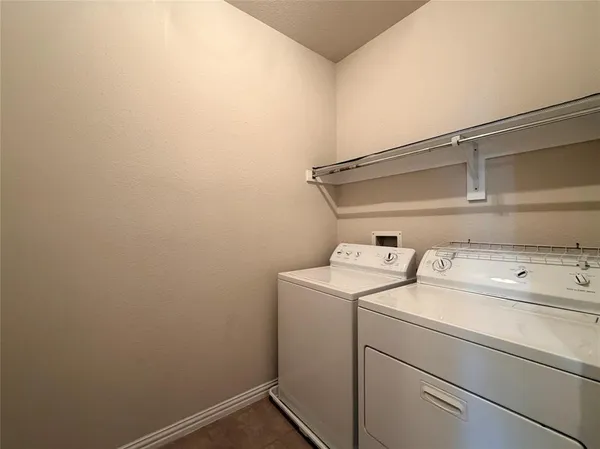 $2,300 | 802 Apple Hill Drive, Allen, TX 75013