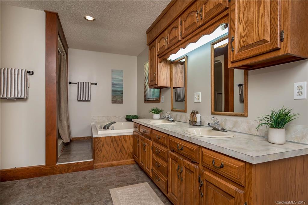15324 Thomas Road Charlotte, NC 28278 - Photo 13 of 23