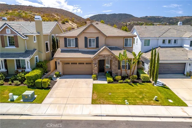 a front view of house with yard