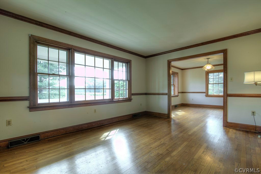 2853 New Market Road Richmond, VA 23231 - Photo 5 of 39 Living Room