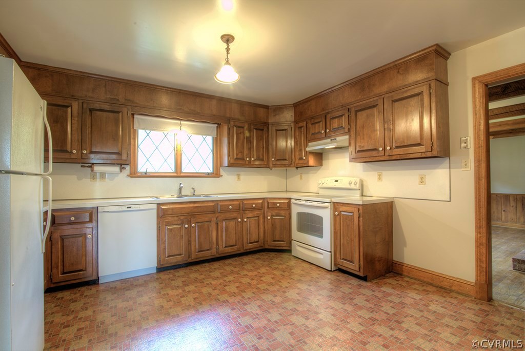 2853 New Market Road Richmond, VA 23231 - Photo 8 of 39 Eat-In Kitchen has Solid Wood Cabinets, Dishwasher