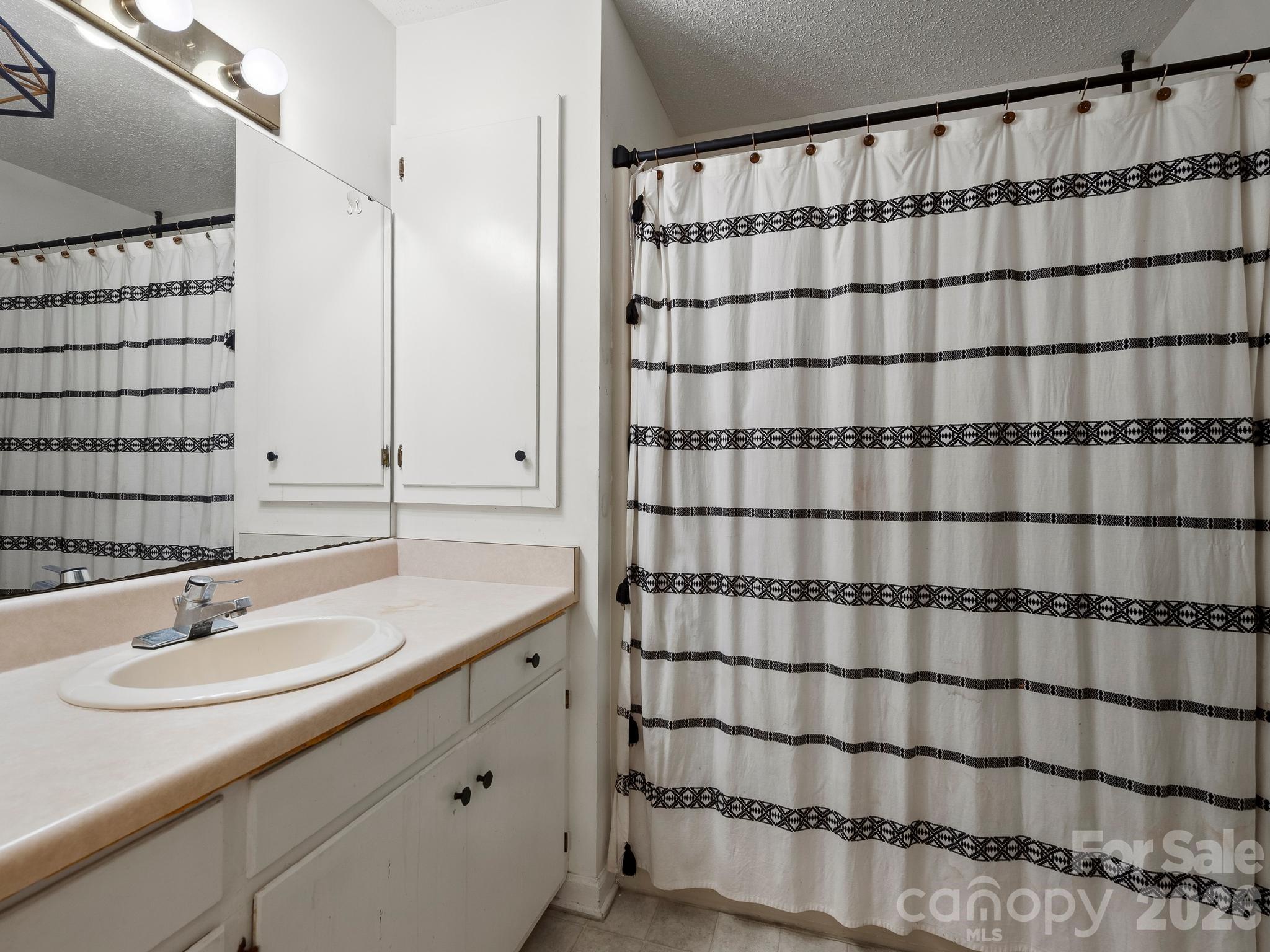 689 South Trade Street Tryon, NC 28782 - Photo 11 of 31 Gallery Image 11