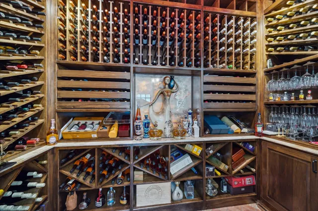 a view of a dinning table and chairs in the terrace