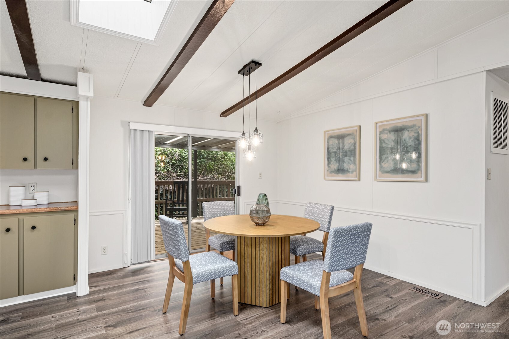 1017 Southwest 106th Street Seattle, WA 98146 - Photo 5 of 39 Gallery Image 5