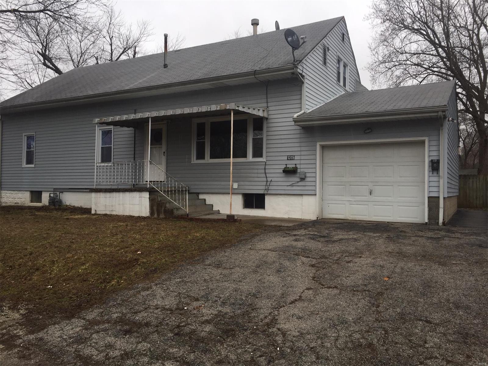 1315 Rixon Street Alton, IL 62002 - Photo 2 of 28 Gallery Image 2