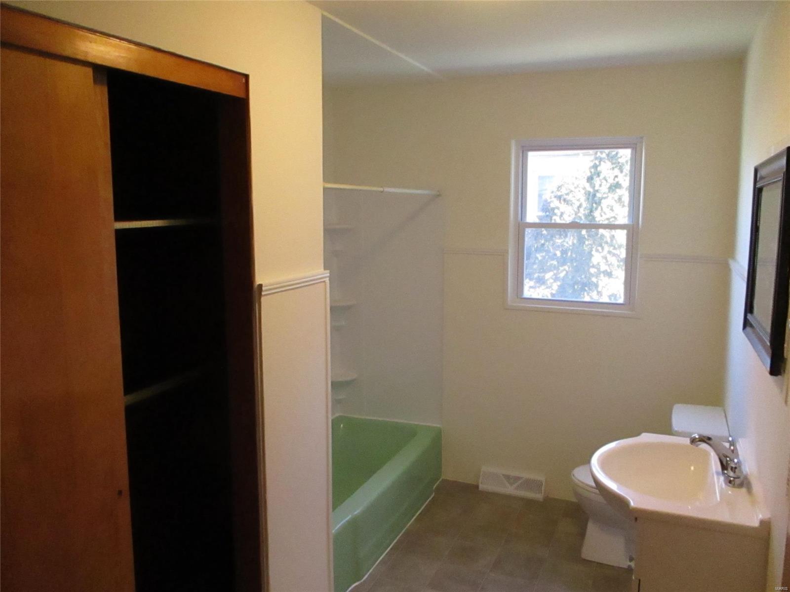 1315 Rixon Street Alton, IL 62002 - Photo 13 of 28 Gallery Image 13