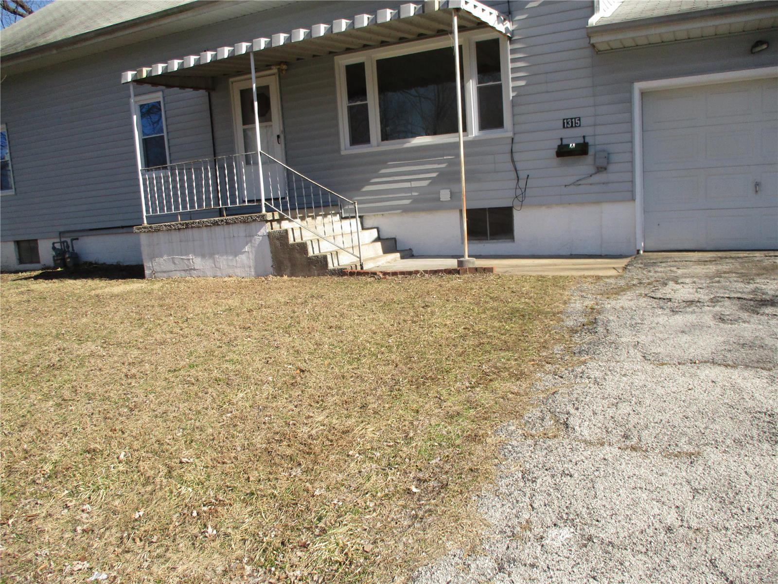 1315 Rixon Street Alton, IL 62002 - Photo 4 of 28 Gallery Image 4