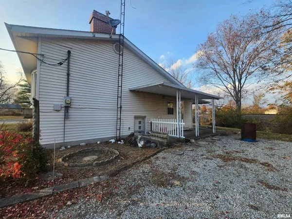 a view of house with backyard and trees