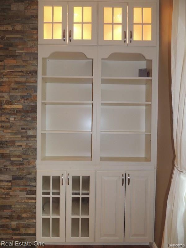 2199 Crystal Drive Rochester, MI 48309 - Photo 5 of 43 lighted built ins on Great room wall