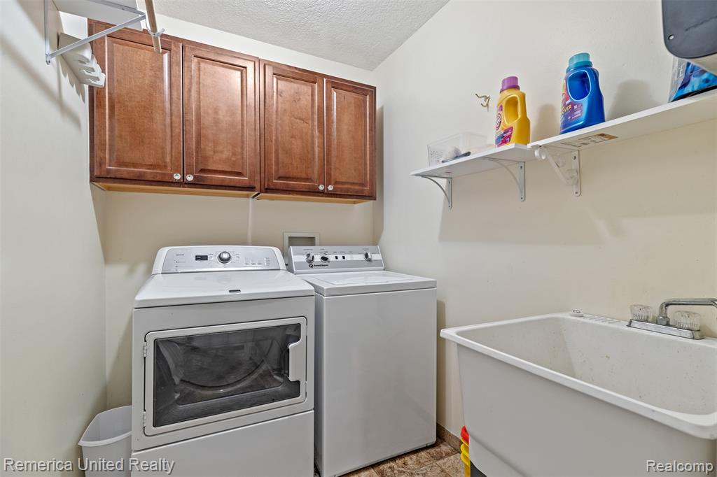 427 Lilly View Court Howell, MI 48843 - Photo 17 of 34 Gallery Image 17