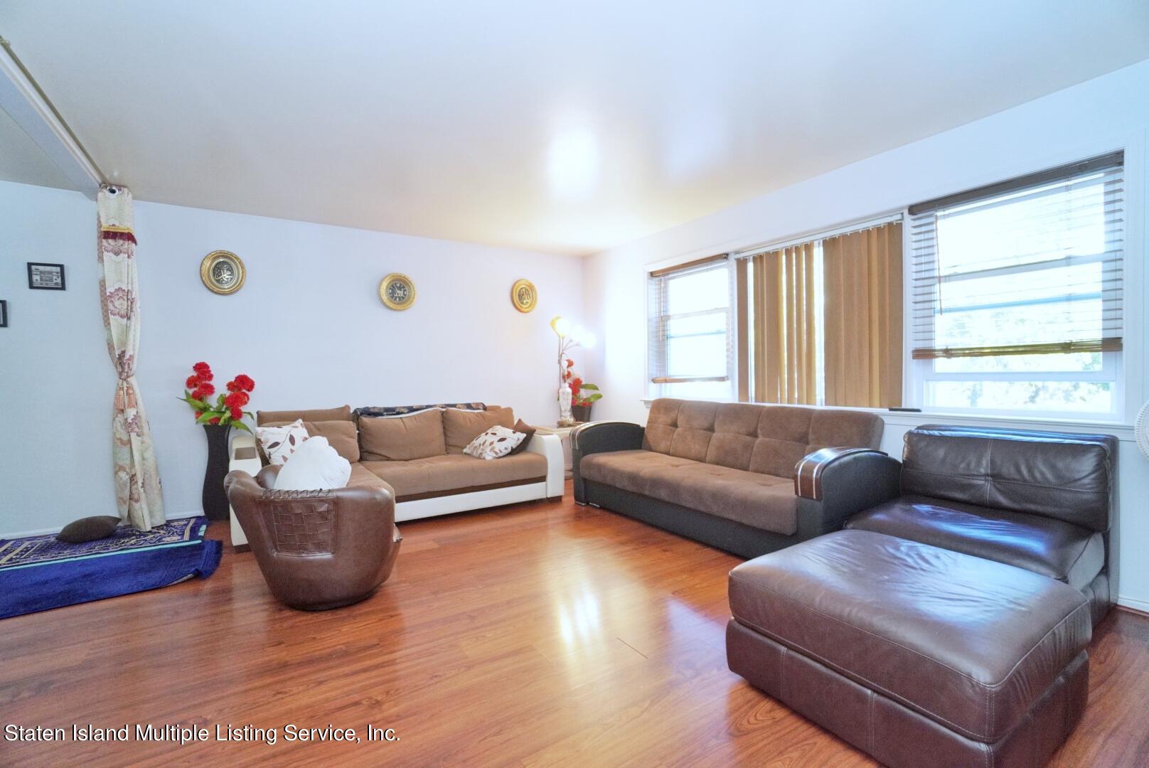 126 Roe Street Staten Island, NY 10310 - Photo 4 of 34 DD9233E0-13B6-4669-8B71-F692620072C9