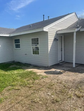 $1,595 | 1005 Southampton Drive, Angleton, TX 77515