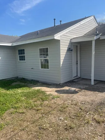$1,635 | 1005 Southampton Drive, Angleton, TX 77515