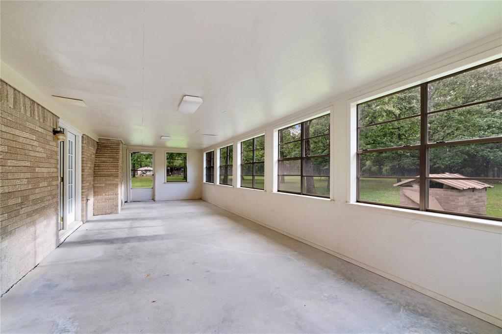 64 Farm Road 2121 Paris, TX 75462 - Photo 17 of 34 Sunroom/Enclosed Back patio