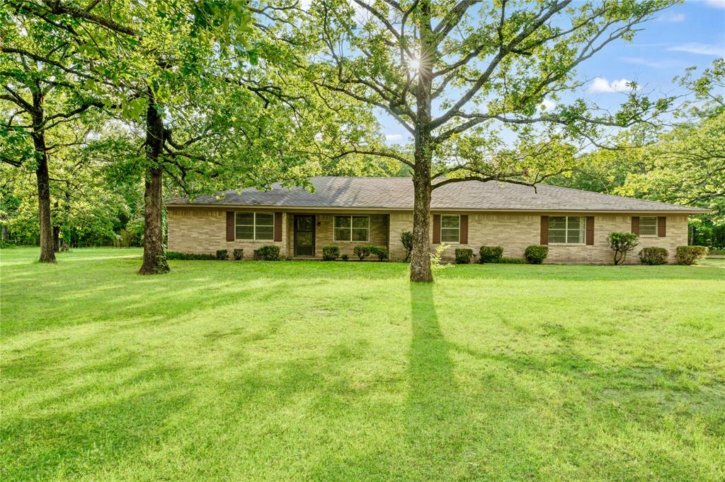 64 Farm Road 2121 Paris, TX 75462 - Photo 20 of 34 Front of main residence and front yard