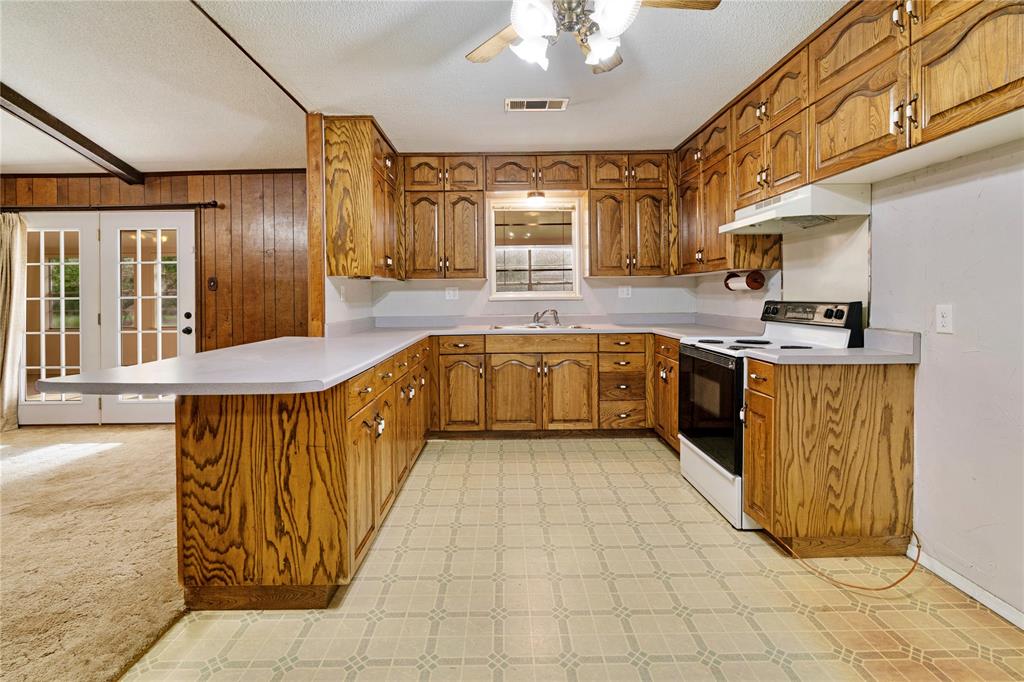 64 Farm Road 2121 Paris, TX 75462 - Photo 2 of 34 Kitchen