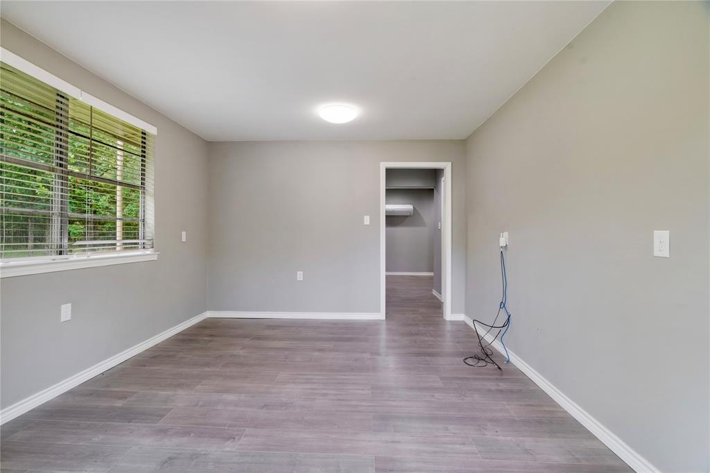 64 Farm Road 2121 Paris, TX 75462 - Photo 22 of 34 Guest house living room
