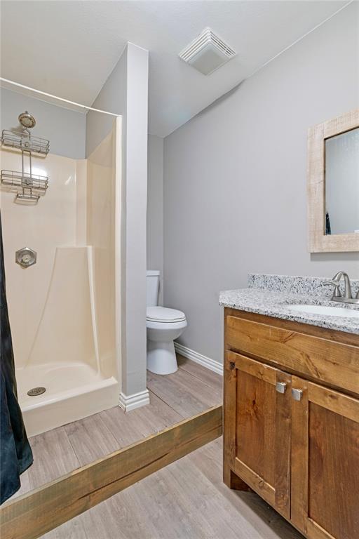 64 Farm Road 2121 Paris, TX 75462 - Photo 23 of 34 Guest house bathroom