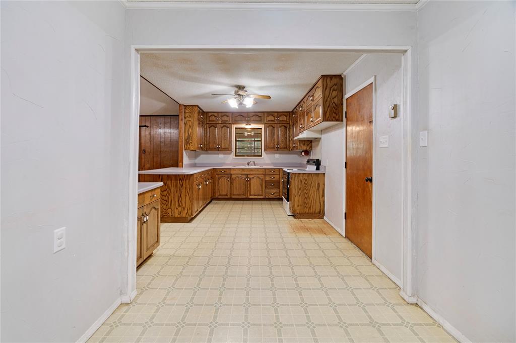 64 Farm Road 2121 Paris, TX 75462 - Photo 4 of 34 Kitchen Eat-In Area