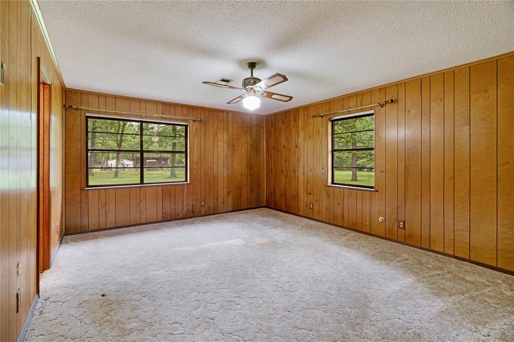 64 Farm Road 2121 Paris, TX 75462 - Photo 9 of 34 Bedroom with Ensuite bath