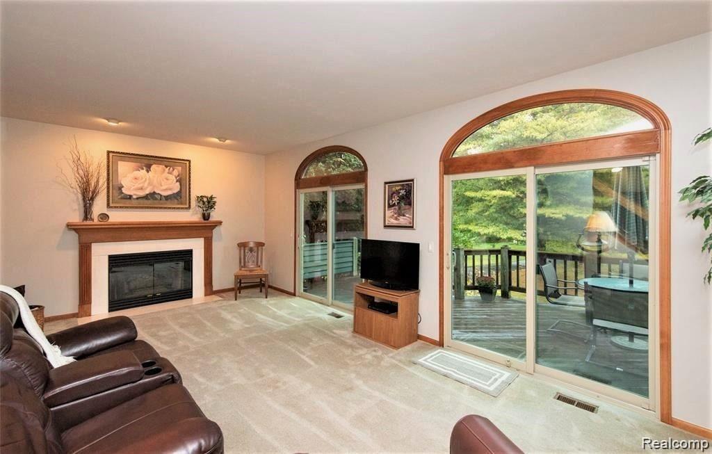 8652 Miller Road Clarkston, MI 48348 - Photo 11 of 47 Living Rm #11 LR.jpg