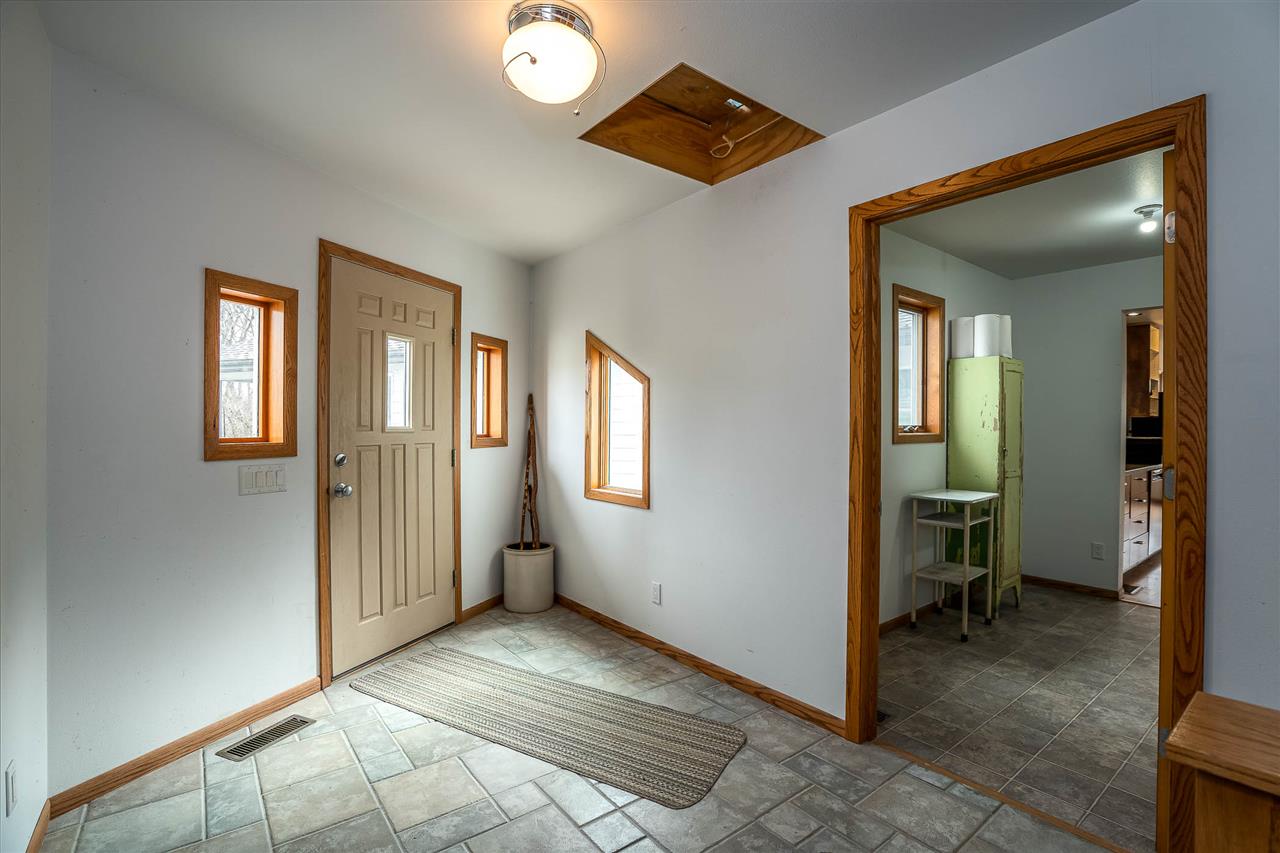 2559 Quincy Road Northeast Solon, IA 52333 - Photo 9 of 32 Gallery Image 9