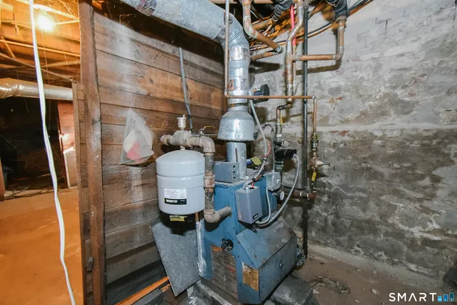 a bathroom with a toilet