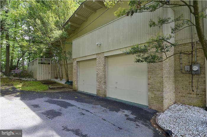 7201 Nevis Road Bethesda, MD 20817 - Photo 30 of 30 Garage