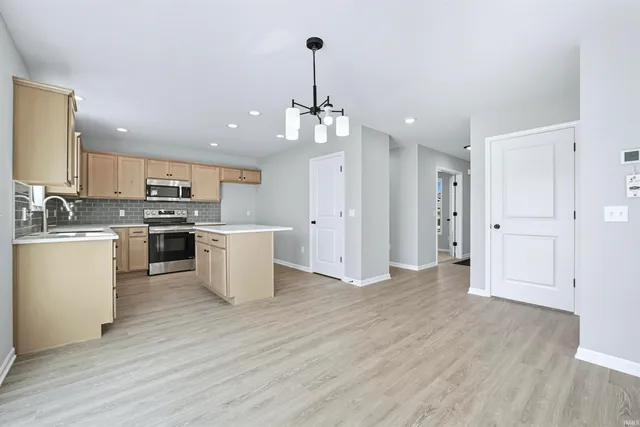 $338,900 | 542 Lago Court, Fort Wayne, IN 46818