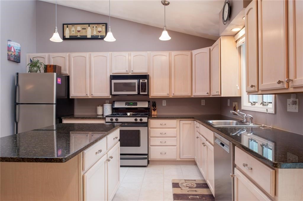 1600 Hope Road Cranston, RI 02831 - Photo 9 of 29