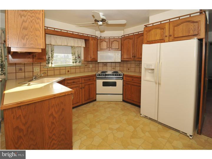 1795 Cathedral Road Huntingdon Valley, PA 19006 - Photo 4 of 18 Kitchen