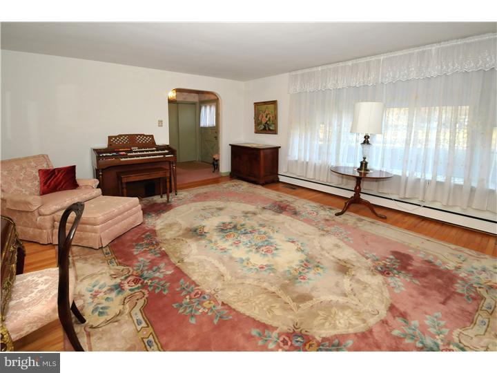 1795 Cathedral Road Huntingdon Valley, PA 19006 - Photo 10 of 18 Living Room