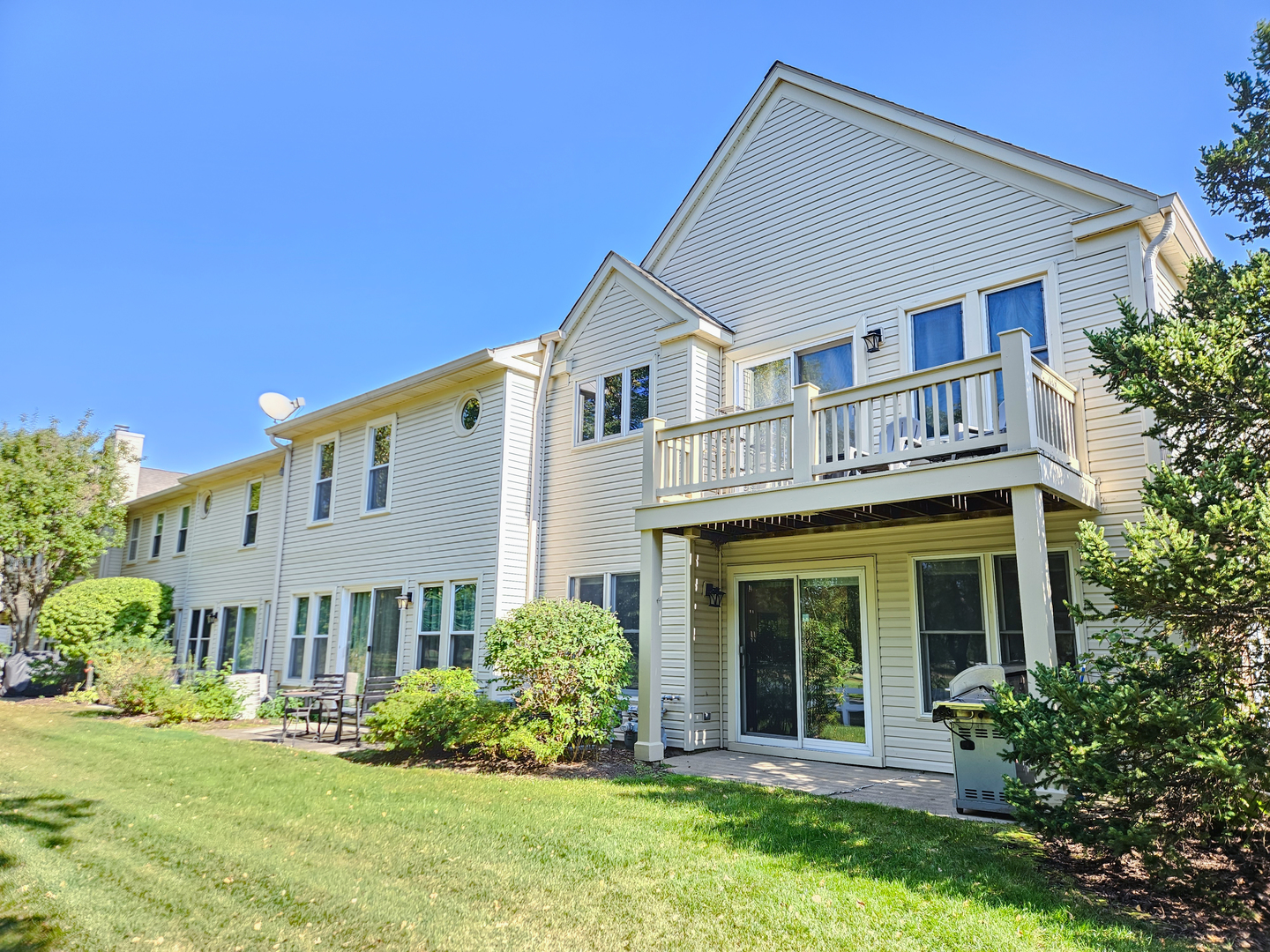 170 Inverness Court, Unit 1 Elk Grove Village, IL 60007 - Photo 2 of 13