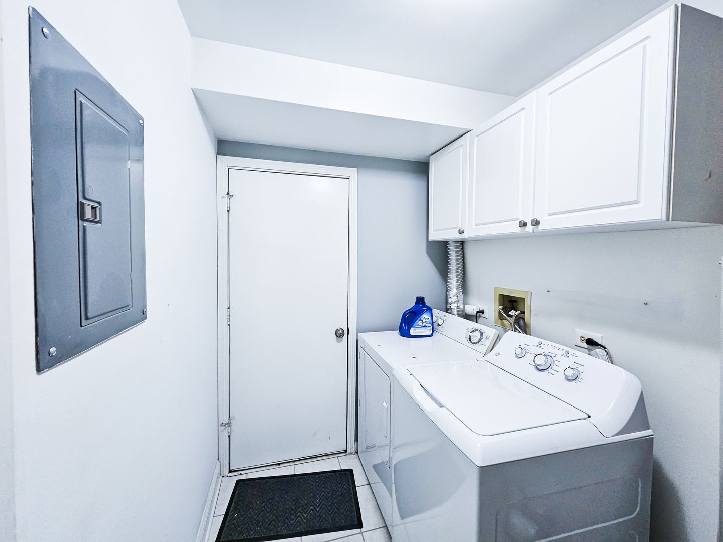 170 Inverness Court, Unit 1 Elk Grove Village, IL 60007 - Photo 10 of 13